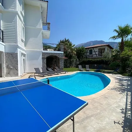 Large With Private Heated Outdoor Pool Villa *