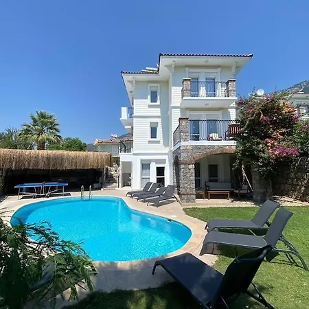 Large With Private Heated Outdoor Pool *