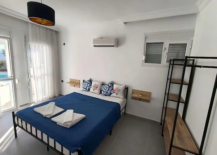 Large With Private Heated Outdoor Pool Villa *