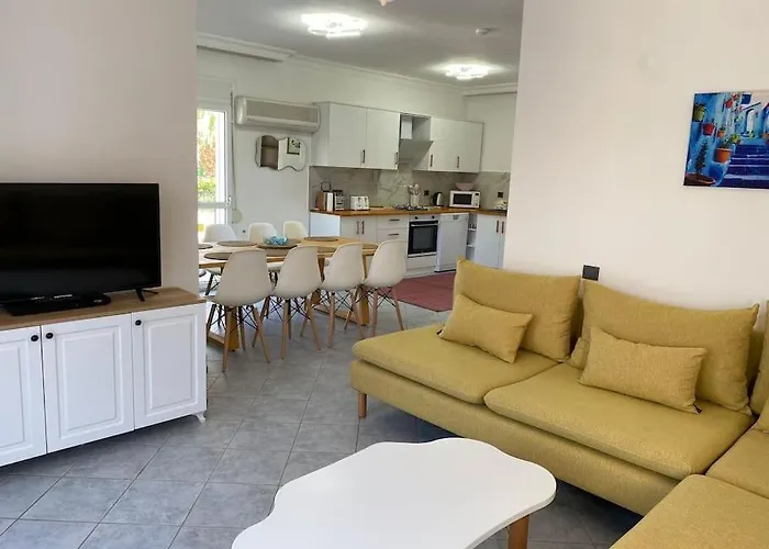 Large With Private Heated Outdoor Pool Vila