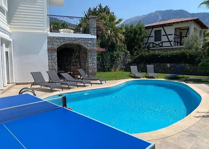 Vila Large With Private Heated Outdoor Pool