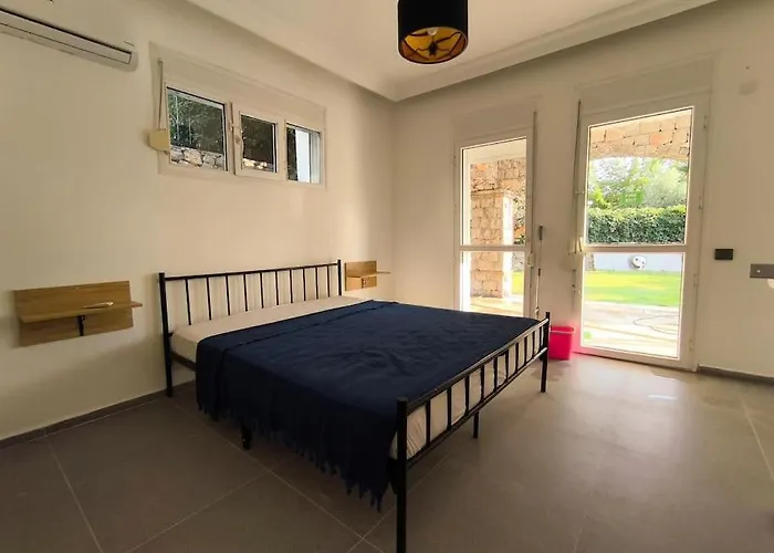 Large With Private Heated Outdoor Pool Villa *