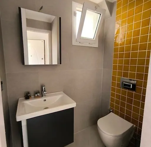 Large With Private Heated Outdoor Pool *