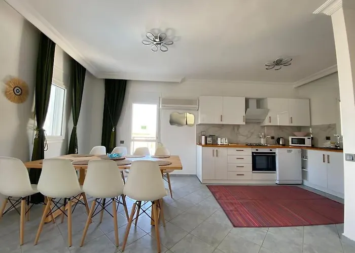 Large With Private Heated Outdoor Pool Vila