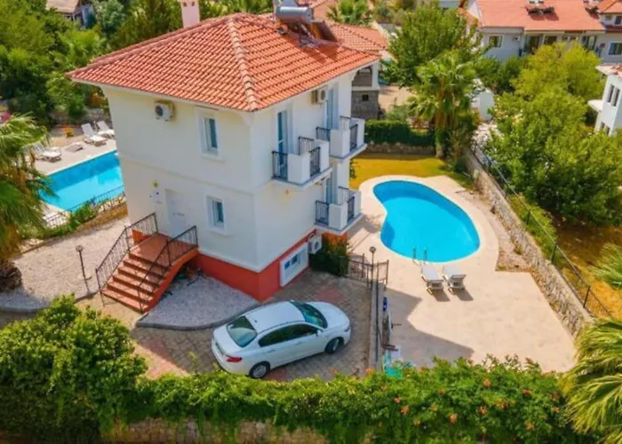 Large With Private Heated Outdoor Pool Villa *