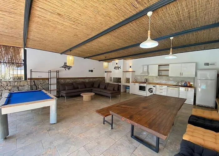 Large With Private Heated Outdoor Pool *