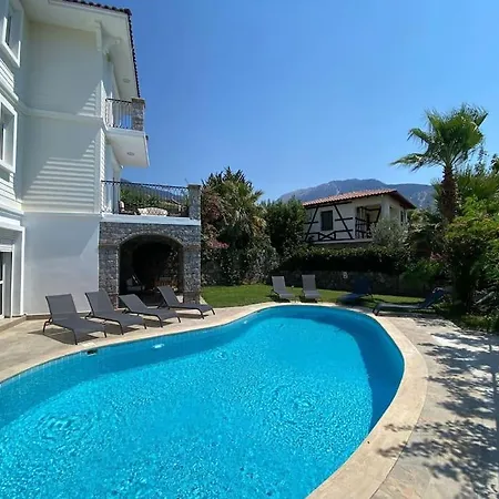 Large With Private Heated Outdoor Pool *