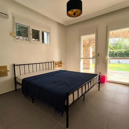 Large With Private Heated Outdoor Pool Villa *